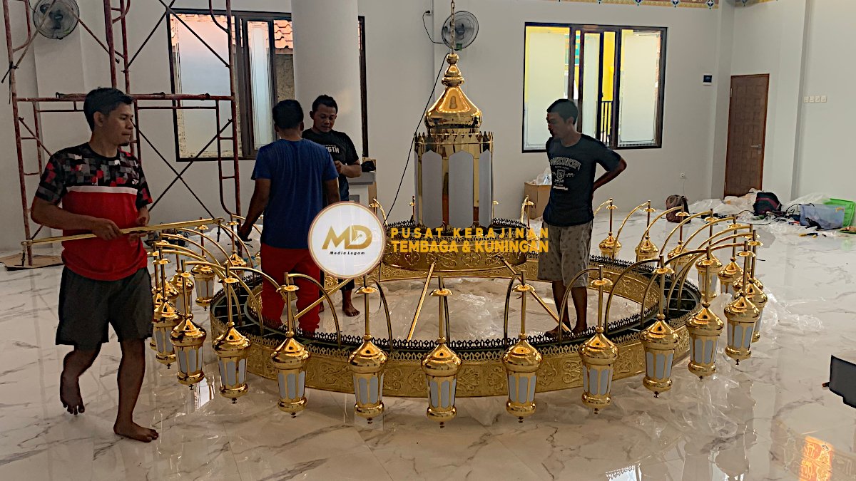 LogamMedia's tweet photo. Kontraktor spesialis lampu gantung Nabawi dengan pengalaman pengerjaan berbagai proyek masjid di Indonesia.

https://t.co/c1lq3WfYhy

#lampunabawi #lampumasjid #lampugantung #kontraktormasjid #interiormasjid https://t.co/5IIhpv2E1k