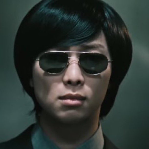 queen is swimming tweet media