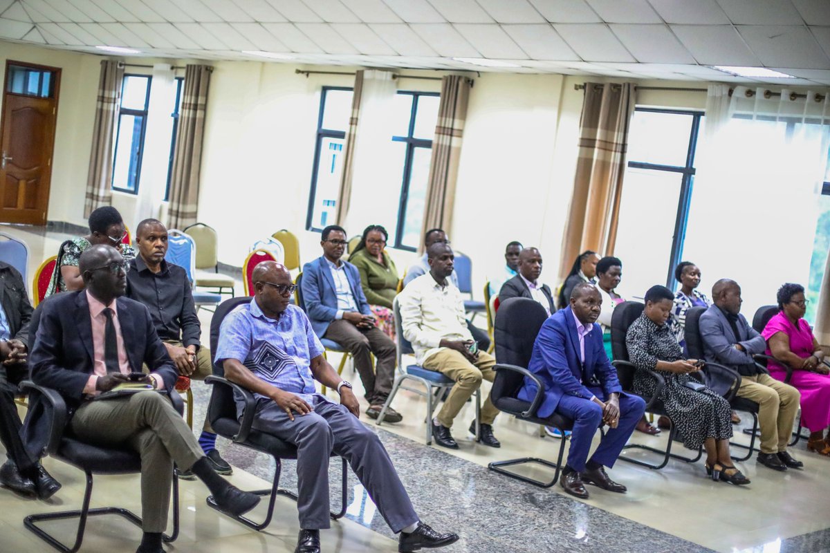 GakenkeDistrict's tweet photo. @gahundemaurice @muka_vestine @RwandaLocalGov @UwamahoroThere1 @AimeNiyonsenga @ASebarinda @RwandaNorth Nyuma y'uyu muhango, Abajyanama mu Nama Njyanama y'akarere, bashyikirije icyemezo cy'ishimwe, MBAGA Daniel wasimbuwe na Ndagijimana Thadée, bamushimira ubwitange n'umurava yagaragaje mu gihe yamaze ari Umujyanama n'uruhare rwe mu kuzamura iterambere n'imibereho myiza y'abaturage. https://t.co/Z7sAJUrBBw