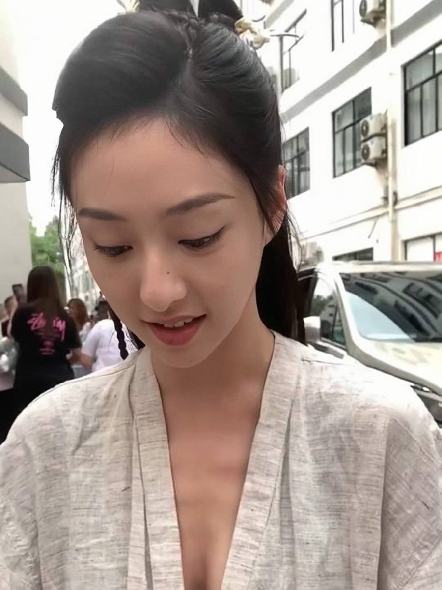 51ds08's tweet photo. 娱乐圈胡连馨15万陪睡 大尺度私密视频  这个瓜大家吃了吗 https://t.co/HUupn7u4Br