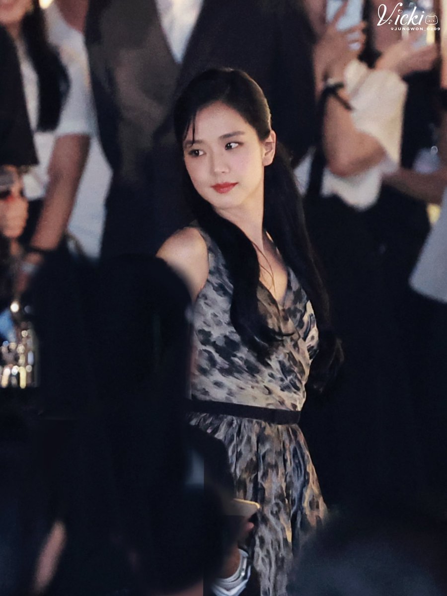 Vicki🍊 tweet media