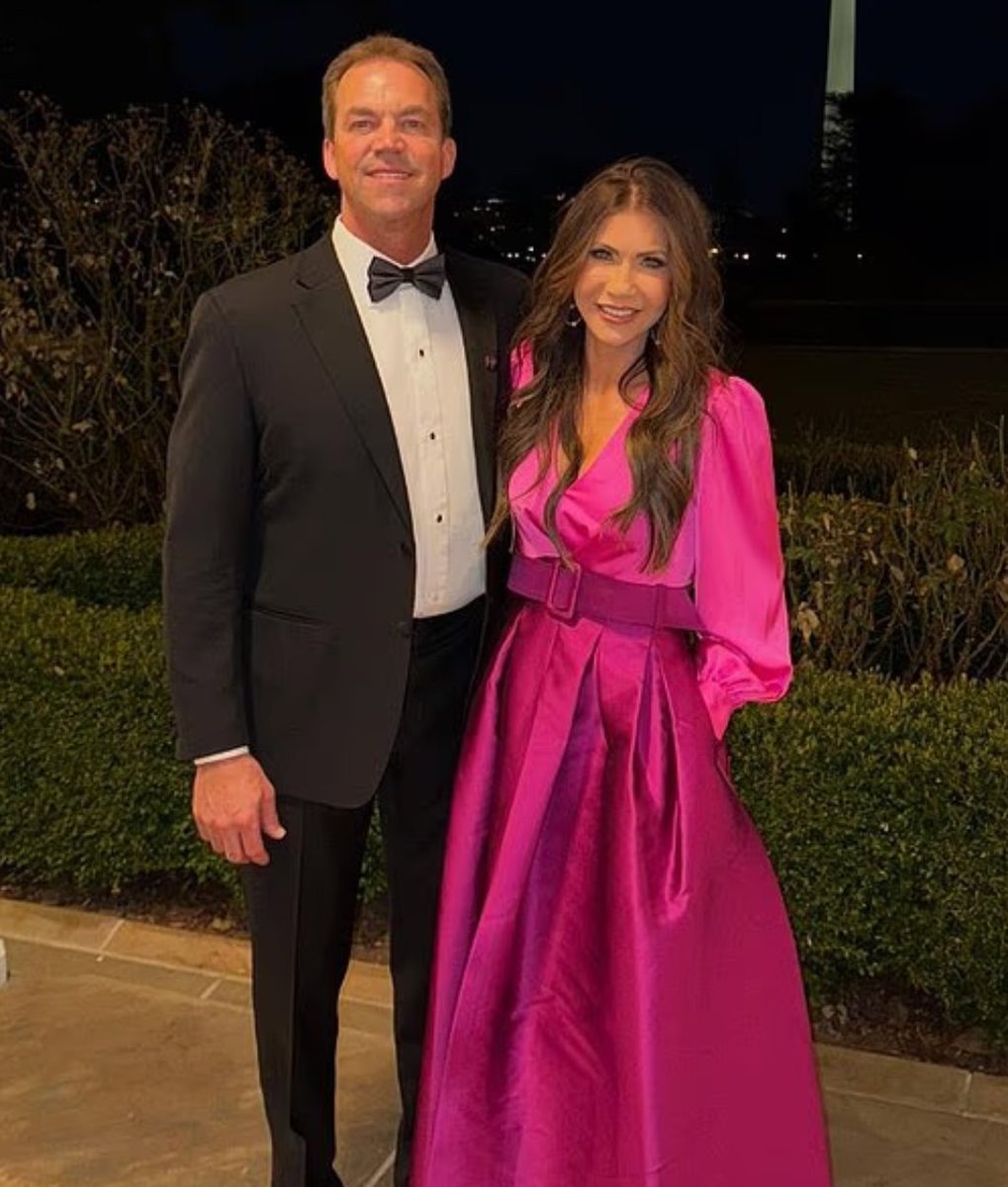 ConservBrief's tweet image. WHAT. THE. ACTUAL. HELL.

New allegations have surfaced that former DHS Secretary Kristi Noem's husband Bryon has engaged in CROSSDRESSING online with prosthetics while engaging with adult content creators and reportedly PAID individuals over $25,000 for explicit conversations as