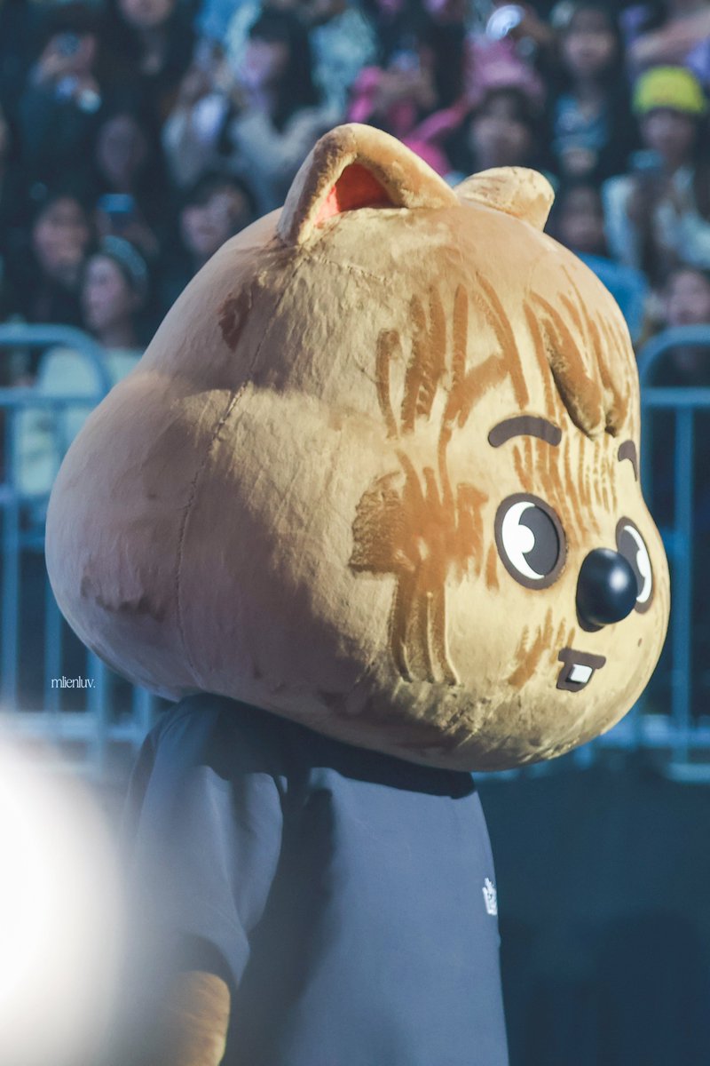 𝘮𝘰𝘯𝘨. tweet media