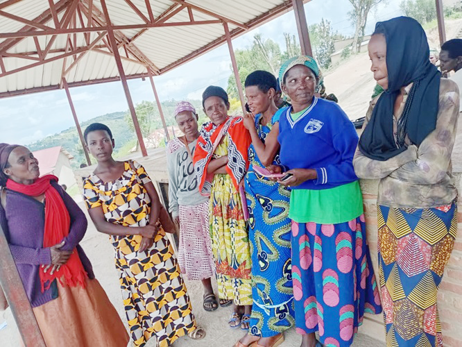UGAMA_CSC's tweet photo. “UGAMA, in partnership with ARDE/Kubaho and COFORWA, conducted a 12-days training program in Project "UMUGORE N'IBIDUKIKIJE"; in KOABA-Karama and ABIBUMBYE-Kamonyi Cooperatives which will continues in other remaining four other Cooperatives 
https://t.co/TEq8bx1t8S https://t.co/dZ91ZynD5J