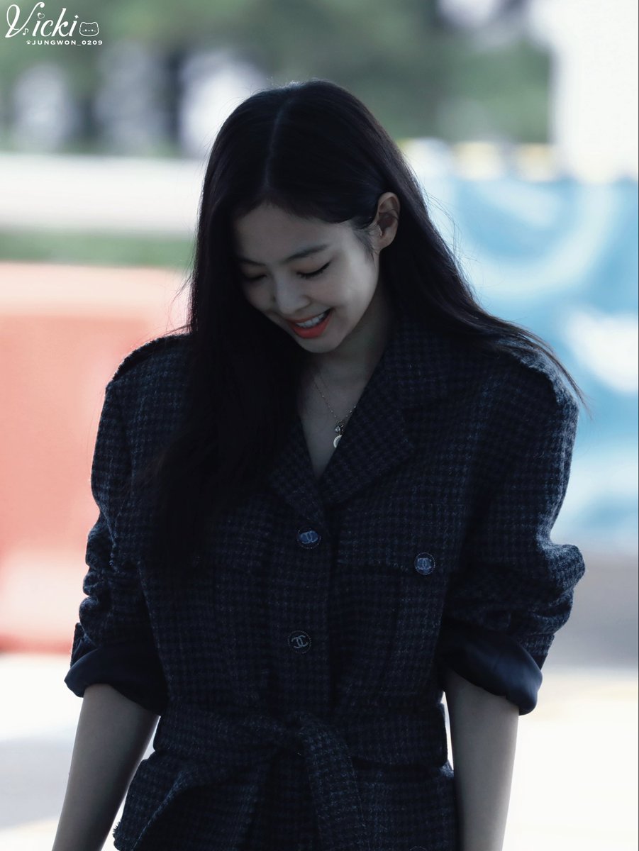 Vicki_forjw0209's tweet photo. 221002
Happy April Fools' Day~

#블랙핑크 #제니 #BLACKPINK #JENNIE #HappyAprilFoolsDay #AprilFoolsDay https://t.co/SeL7KFSIUN