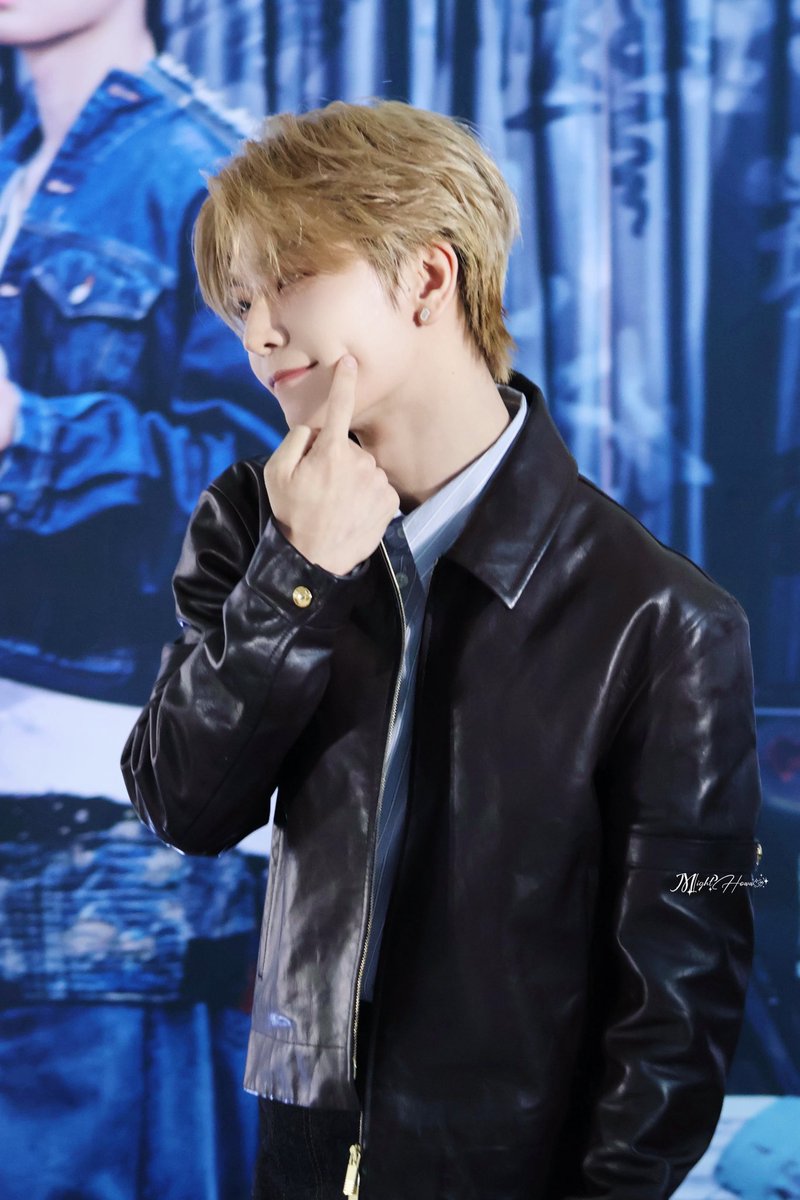 🐱💕•〰️• tweet media