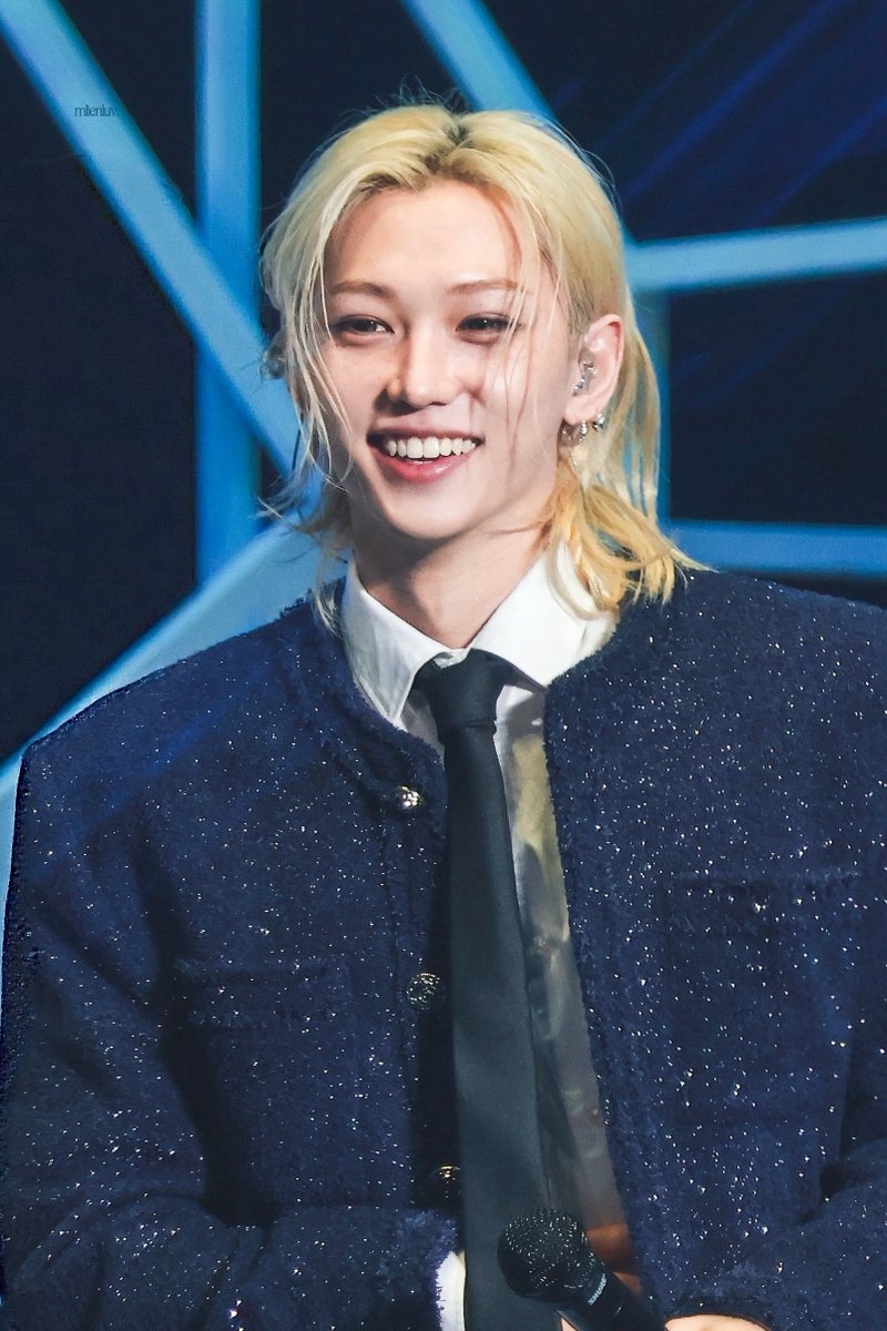 𝘮𝘰𝘯𝘨. tweet media