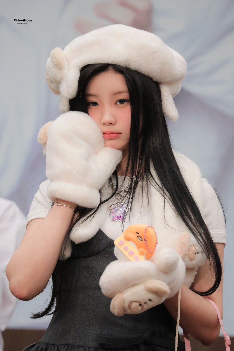 cheei_626's tweet photo. (՞- -՞)ᶻᶻᶻ

#원희 #WONHEE 
#ILLIT #아일릿 https://t.co/JB9wLc6Duc