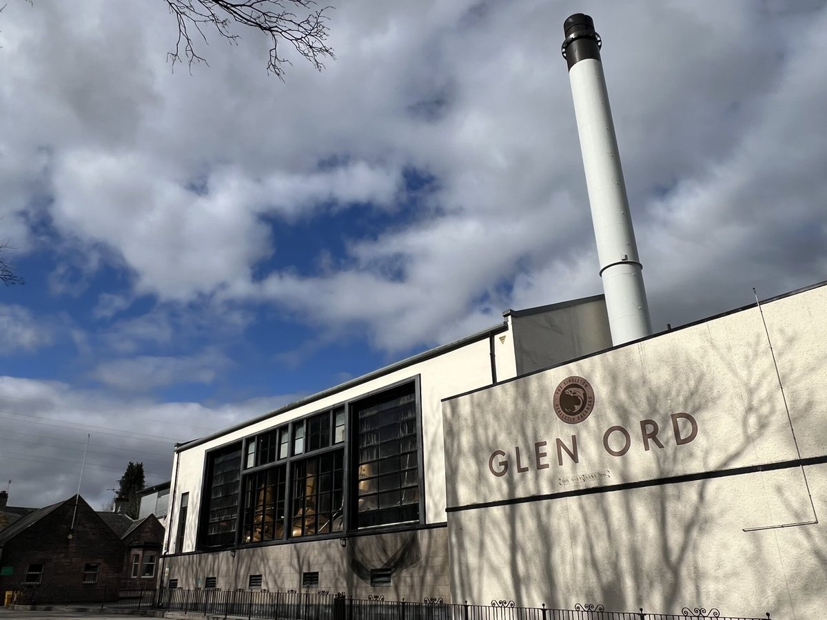 peatandbarley's tweet image. Been to #GlenOrdDistillery again. Lovely staff. You‘ll be greeted with a dram or two in their brand new visitor center. #Singleton #SingleMalt #ScotchWhisky