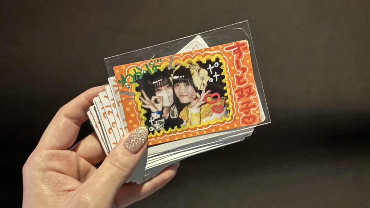 09x_x23's tweet photo. そらちゃんとの最後の物販はお互い大粒の涙を流しながら終わりましたがこの5年以上毎日そらちゃんがわちゃんの生き甲斐でわちゃんがそらちゃんにとって初めての女の子のオタクって言ってくれて少しでも支えてあげることが出来たんだなって思うと自分は存在してて意味があるんだなって思えたよ、有難う https://t.co/AeCMgoqouu
