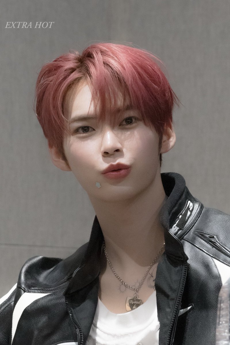 𝑬𝑿𝑻𝑹𝑨 𝑯𝑶𝑻 tweet media