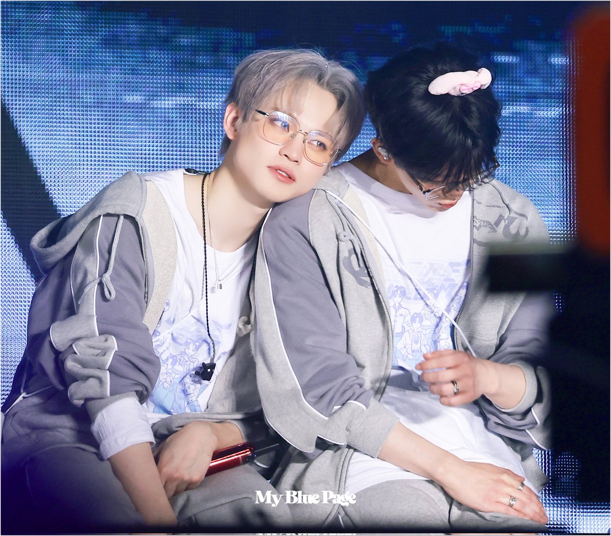 ᴍy ʙʟᴜᴇ ᴩᴀɢᴇ tweet media