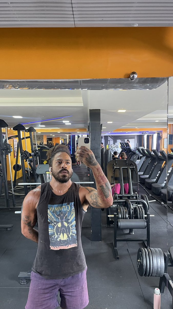 _Exorchrist's tweet photo. aparentemente só tenho foto pós treino msm https://t.co/ljkn2aHzPx