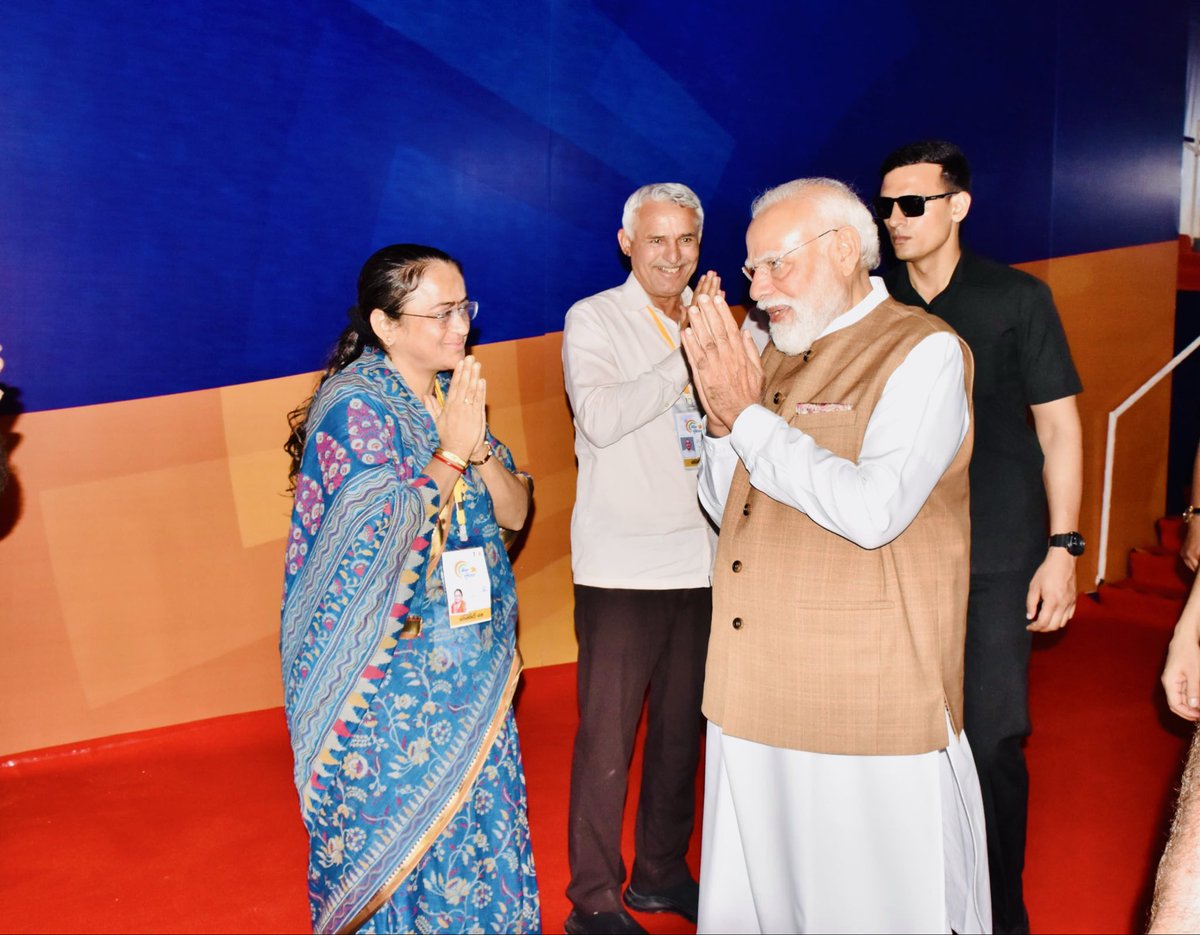 બનાસની પાવન ધરા પર વડાપ્રધાન શ્રી <a href="/narendramodi/">Narendra Modi</a> સાહેબને ભાવસભર આવકાર્યા..!!