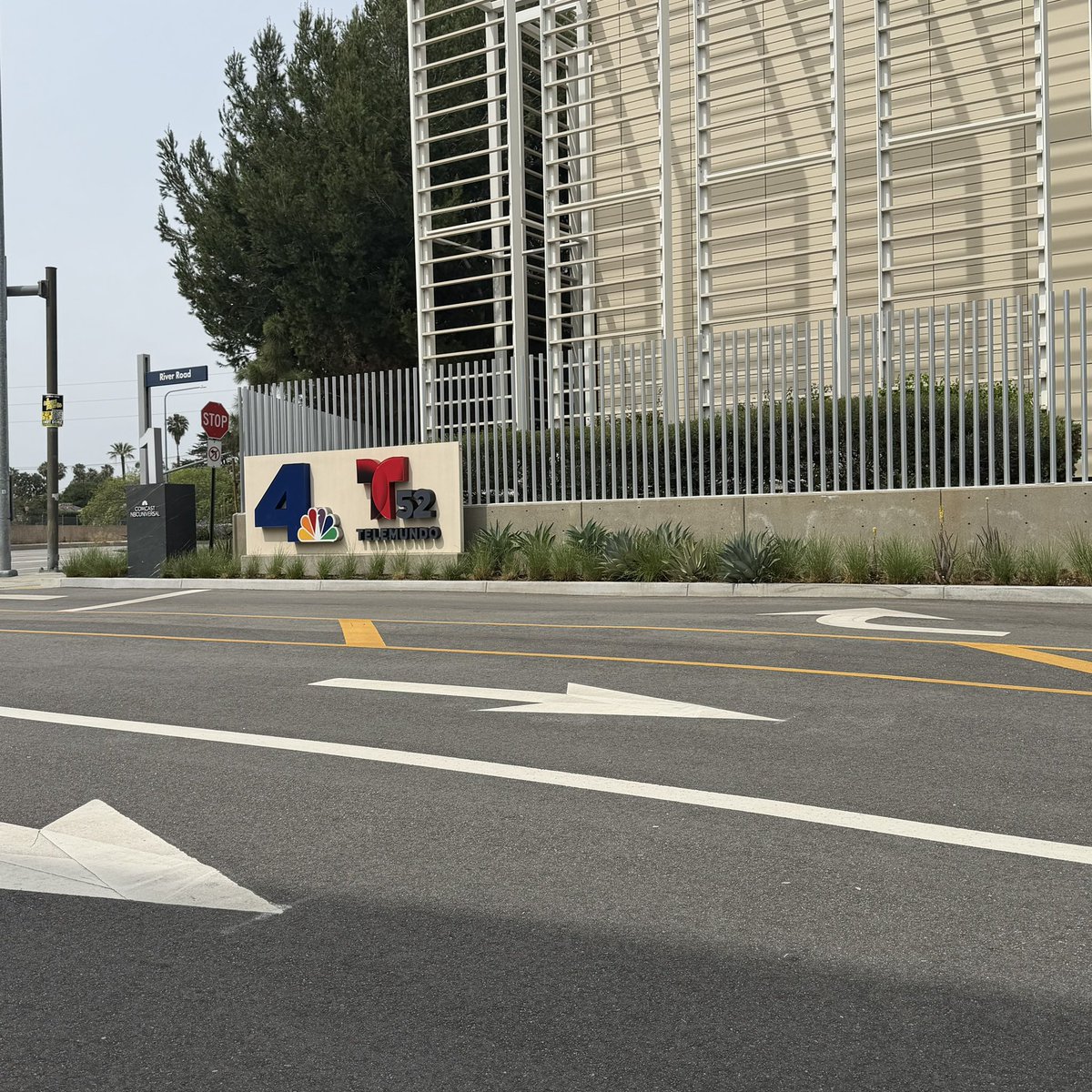 FredlynTV's tweet photo. Grateful for the chance to visit the NBC LA bureau while in Los Angeles. Got a behind-the-scenes look at the Stay Tuned NOW studio with Gadi Schwartz and met members of the assignment desk. Always inspired seeing how the news comes together. https://t.co/g7s3oqrCou