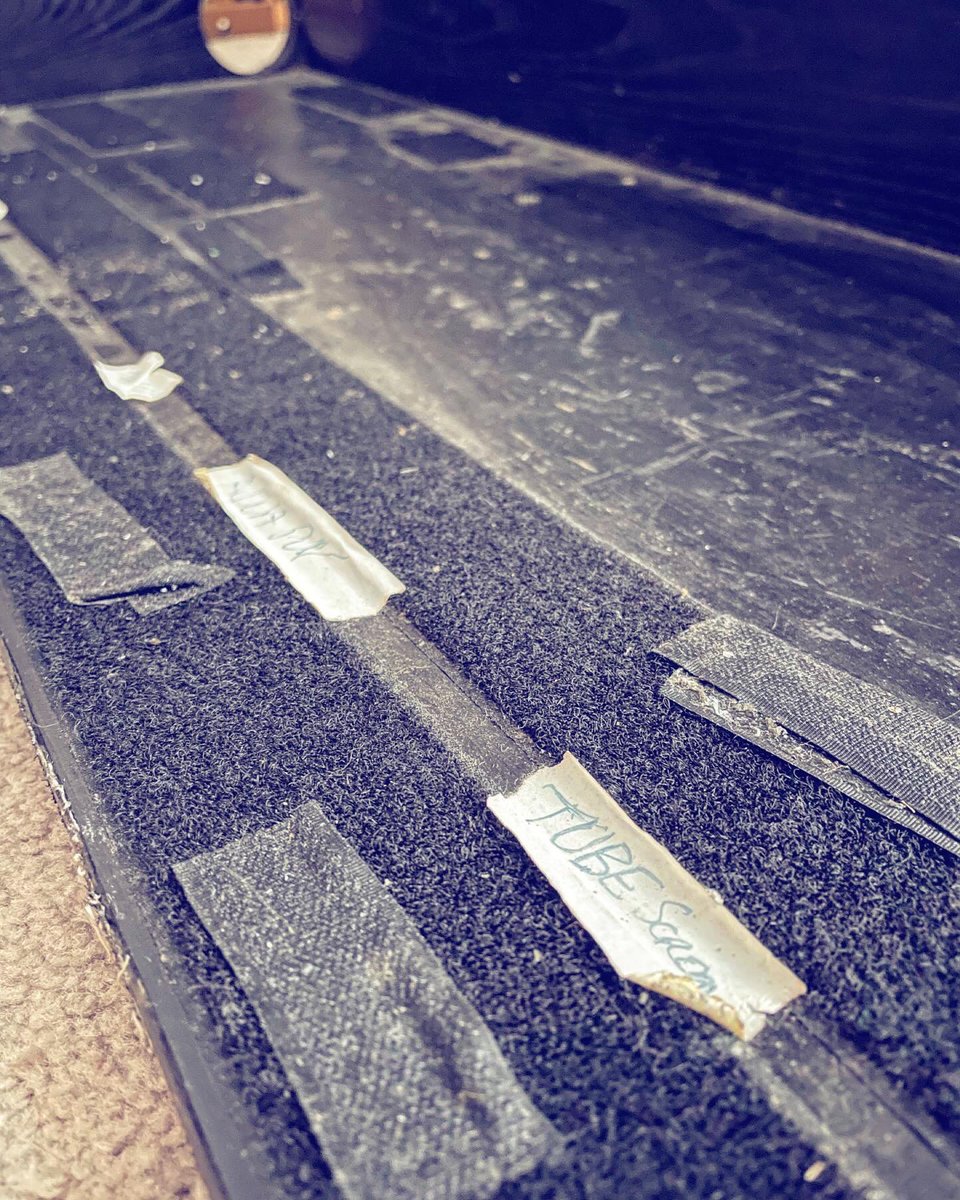 Wilderness_Alex's tweet photo. @oasis One of Noel’s first Mike Hill pedalboards! (The tuner and boss delay pedal also came from Noel via the Denmark Street Oasis collection) https://t.co/iQ9H1pSbpA