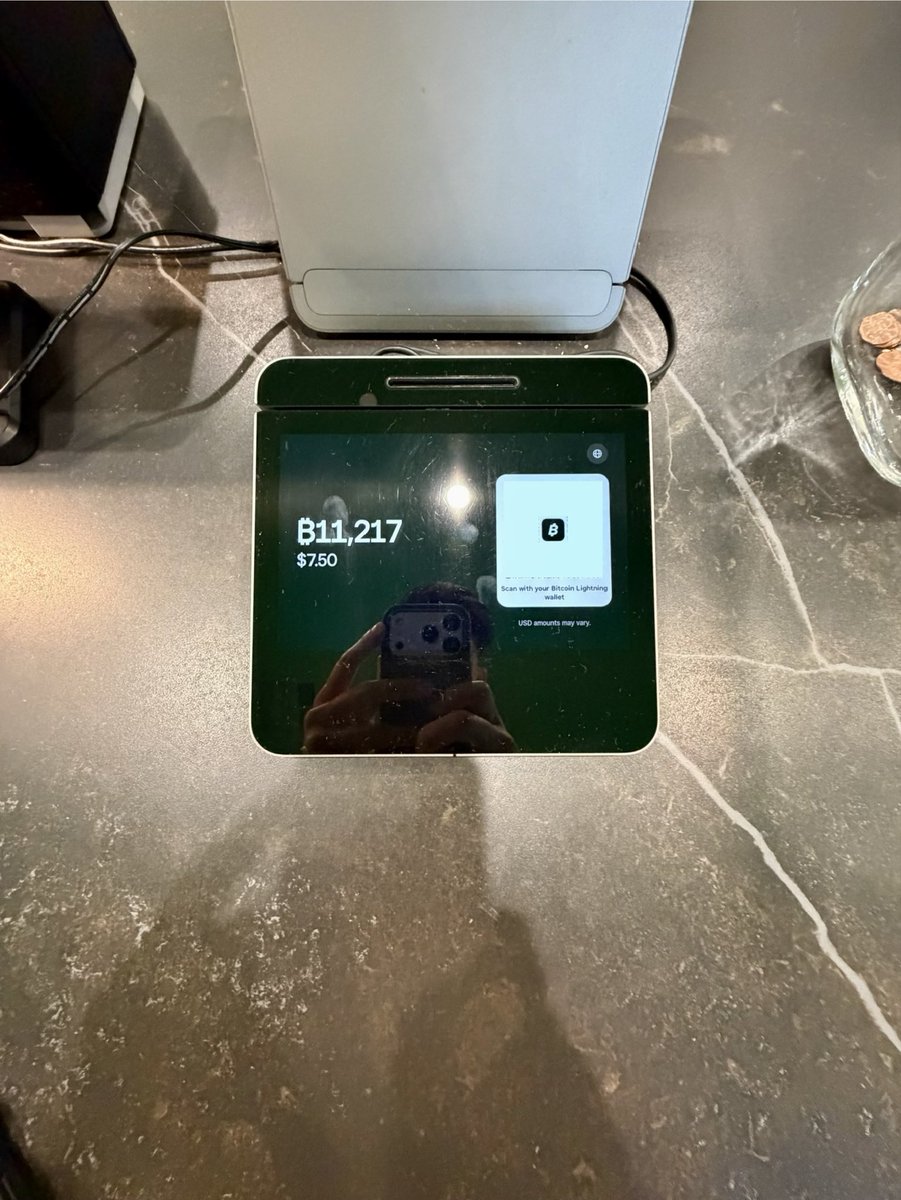 _chrishwang's tweet photo. coffee paid in bitcoin https://t.co/uuWbis5CIU
