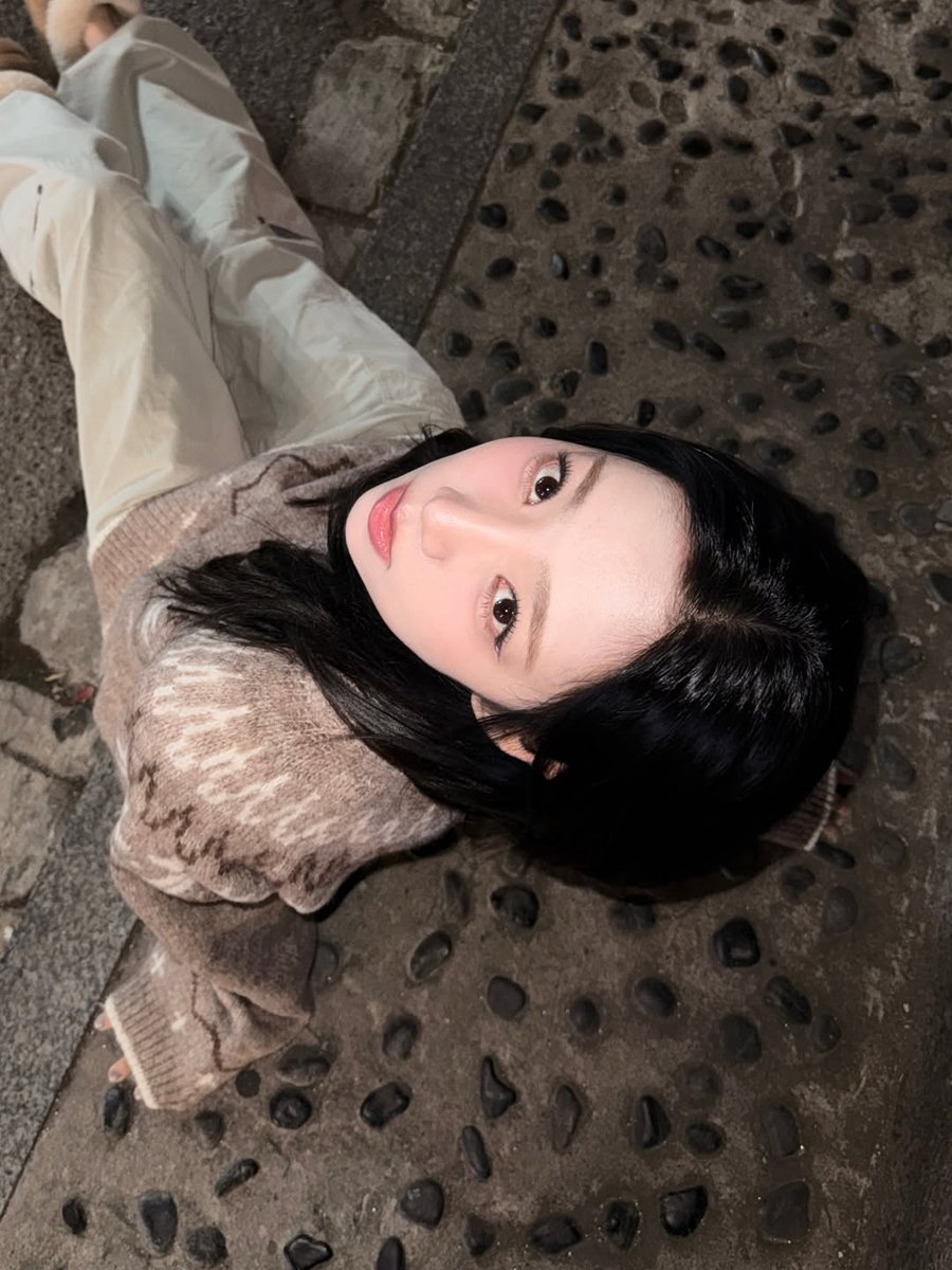 thinking about yeoreum tweet media