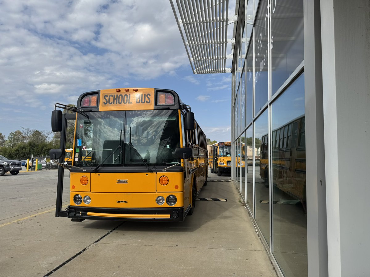 STNMagazine's tweet image. Thank you to @ThomasBuiltBus for hosting #STNEXPO East attendees for the Saf-T-Liner Factory Tour!! 

#SchoolBus #FactoryTour