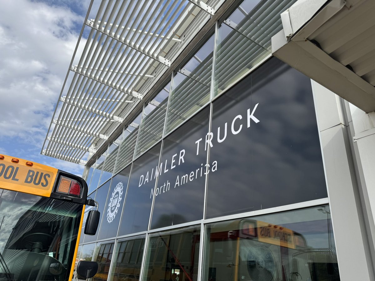 STNMagazine's tweet image. Thank you to @ThomasBuiltBus for hosting #STNEXPO East attendees for the Saf-T-Liner Factory Tour!! 

#SchoolBus #FactoryTour