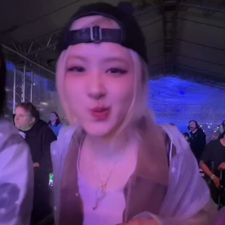 R ▼・ᴥ・▼ tweet media