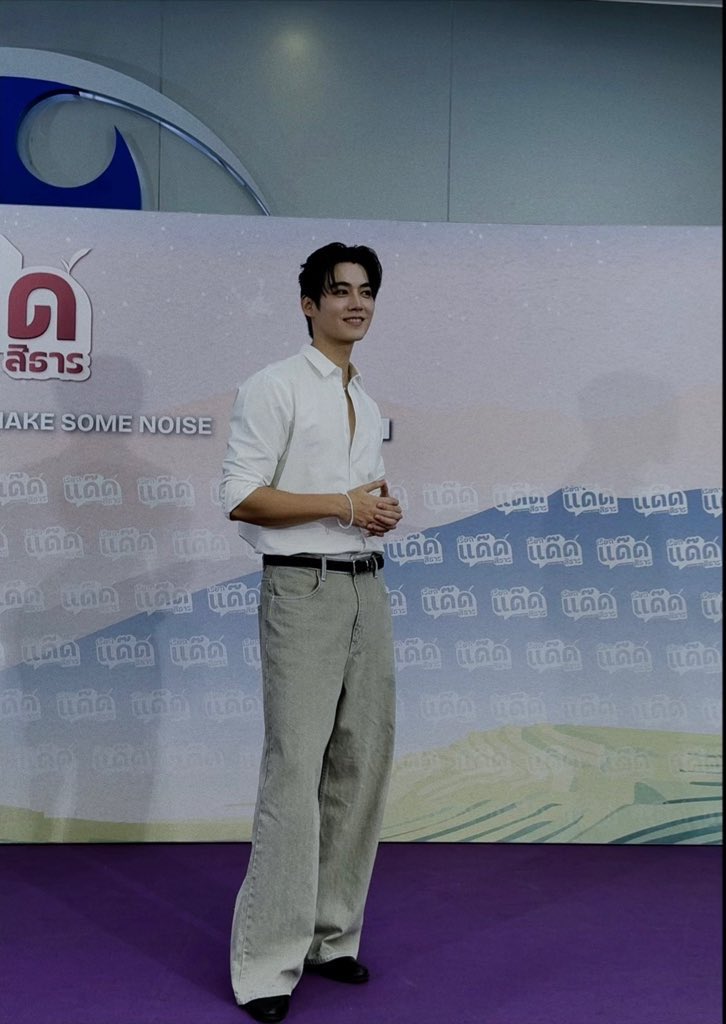 พี่ฟลุ๊คคือน่ารักมากๆจริงๆนะ กลับบ้านมาไลฟ์ตตให้แฟนคลับทางน่าจอให้หายคิดถึง มารีไอจี เข้ามาทักทายในทวิต ไม่เคยทิ้งใครไว้เลย ขอบคุณที่รักพวกเรามากขนาดนี้นะ ดีใจและมีความสุขที่ได้เจอนะ พี่ฟลุ๊คอย่าลืมพักผ่อนนะ 🥹🤍  <a href="/capitalfluke/">Flukepu 🐋</a> #flukepusit