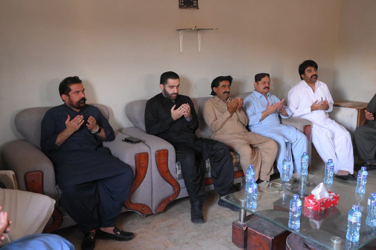 rattar_siraj's tweet photo. پاکستان پیپلزپارٹی کے نوجوان رہنما راول شرجیل میمن نے پی ایس 61  میں مختلف برادریوں سے تعزیت و فاتحہ خوانی کی اور لواحقین سے دلی ہمدردی کا اظہار کیا,
❤️ 🖤 💚
@rawalsharjeel @sharjeelinam https://t.co/vXWbNbzhDy