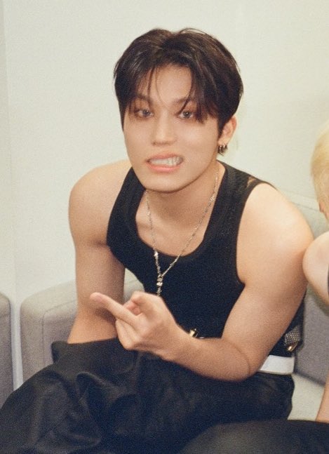 空にある何か tweet media