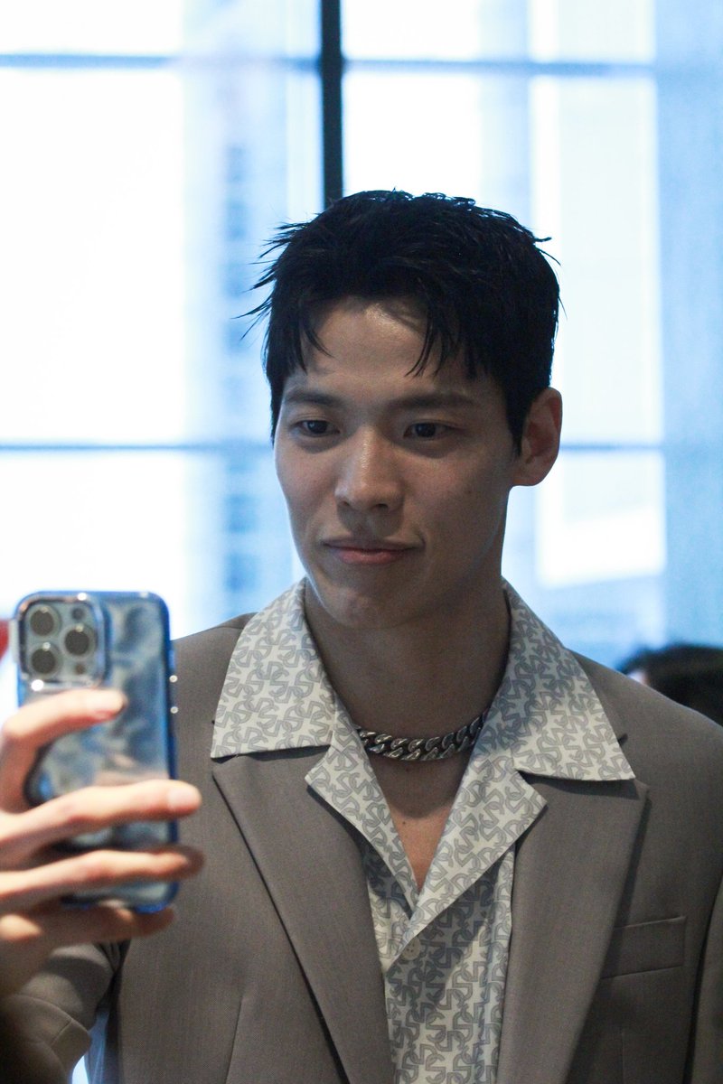 어수선 tweet media