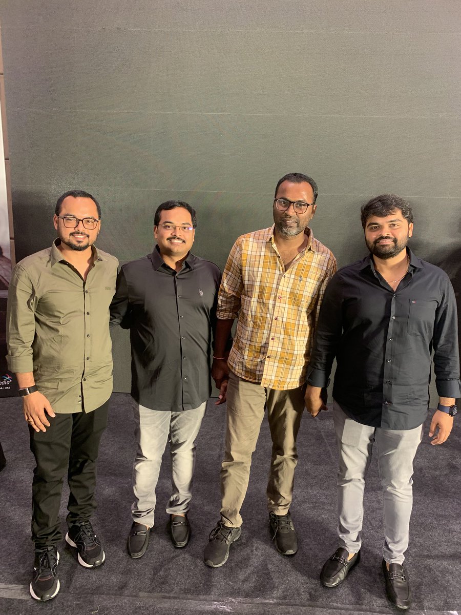 ItsmeHarii's tweet photo. All the best  first production movie @CQubeBrosEnt C Batch..#Pallichattambi. Movie definitely rocks https://t.co/D2k6iFDE27