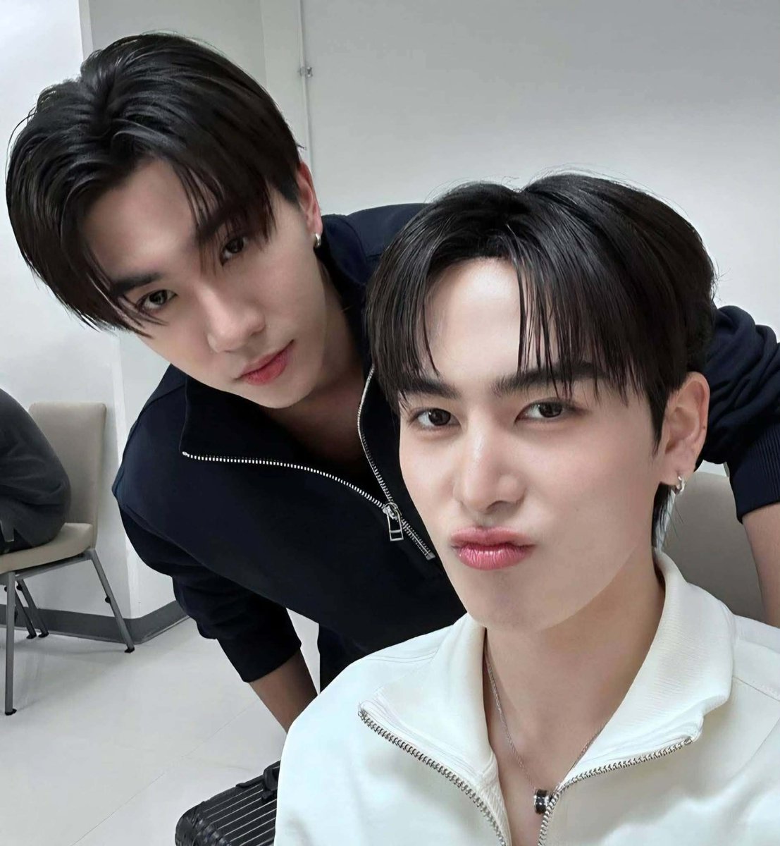 Perth Santa tweet media