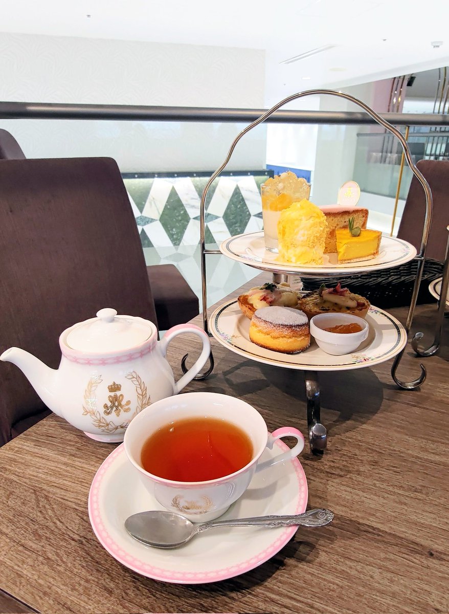 テペシュ tweet media