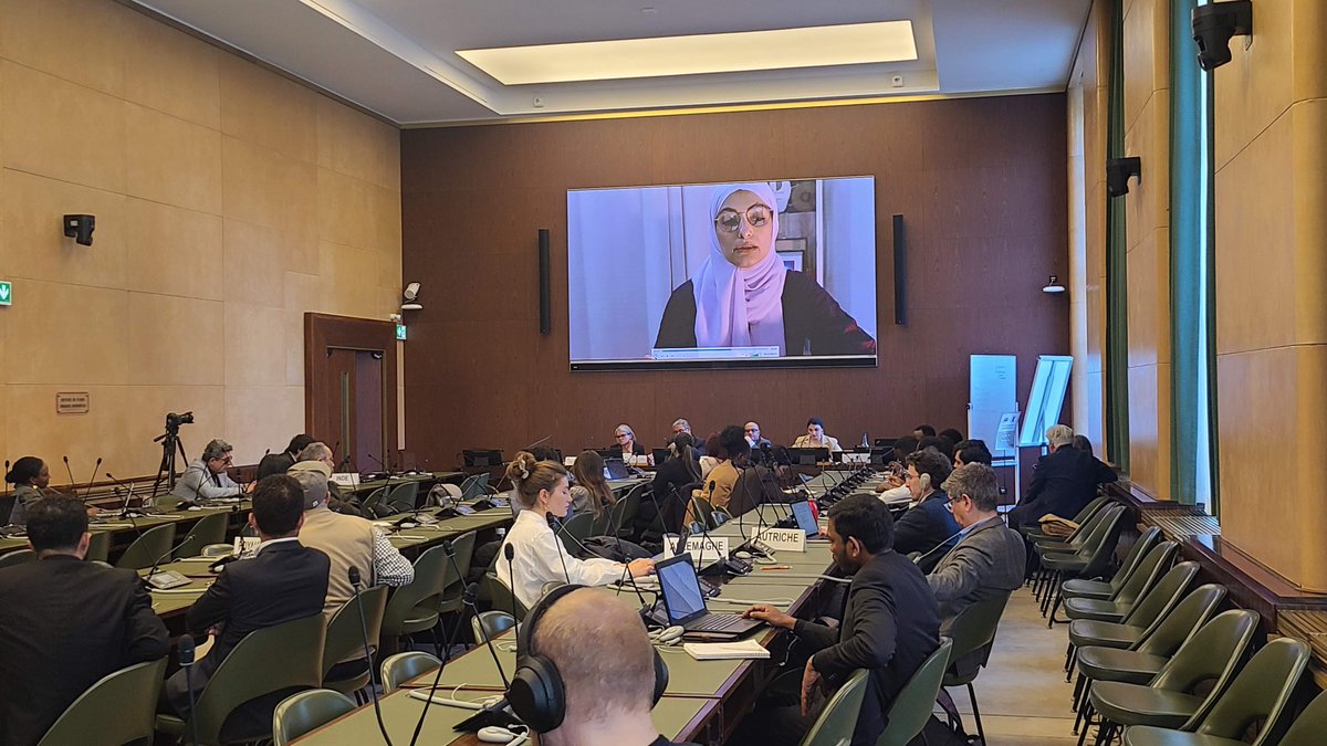 MaatforPeace's tweet photo. From the UN headquarters in Geneva, Maat warns of the prolongation of the war in Yemen due to foreign interventions.

Maat for Peace, Development, and Human Rights organized a side event on the sidelines of the 61st session of the Human Rights Council at the United Nations headquarters in Geneva to discuss the deteriorating human rights situation in Yemen.

The event highlighted the grave violations against civilians, including arbitrary arrests, enforced disappearances, and torture, as well as the decline in public freedoms, all in the absence of accountability. 

It was also emphasized that foreign interventions in southern Yemen and the influx of weapons are directly contributing to the prolongation of the war.

The event concluded by stressing the necessity of ending the fighting, halting support for armed groups operating outside the framework of the state, launching independent investigations into violations, and holding those responsible accountable, thus paving the way for a just and comprehensive peace.

For more details:
https://t.co/rgH09LwAzz

#Yemen
#HRC61