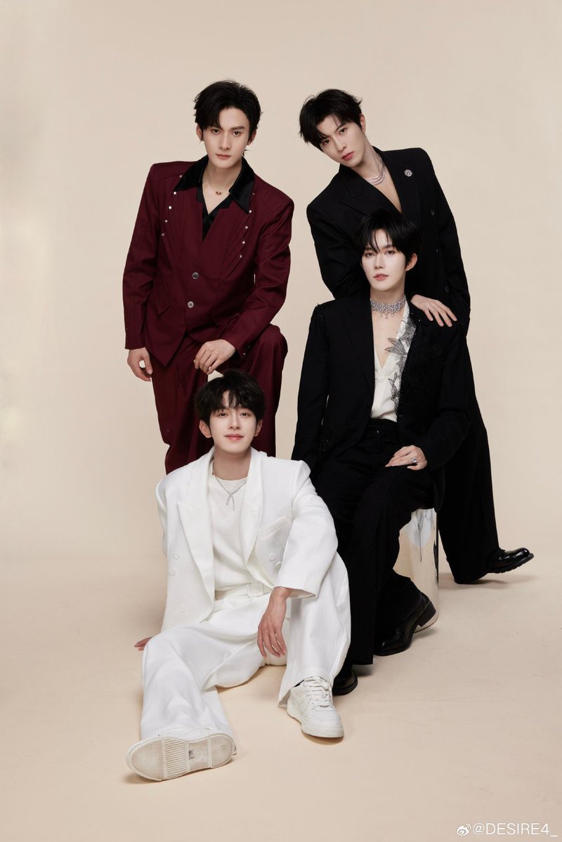 HuangXingTH's tweet image. WEIBO | DESIRE4_ UPDATE

3️⃣🈷🔚，4️⃣🈷🔛

หนทางแม้คดเคี้ยววกวน แต่ปลายทางนั้นเต็มไปด้วยแสงสว่างและความหวัง แม้จำต้องเผชิญกับความมืดมิดเพียงชั่วข้ามคืน ก็ขอให้คุณช่วยจับมือและก้าวเดินต่อไปด้วยกันกับพวกเรานะ ! 

🖇️ mapp.api.weibo.cn/fx/f87c7ceef35…

#EliotHuang #HuangXing #Desire4