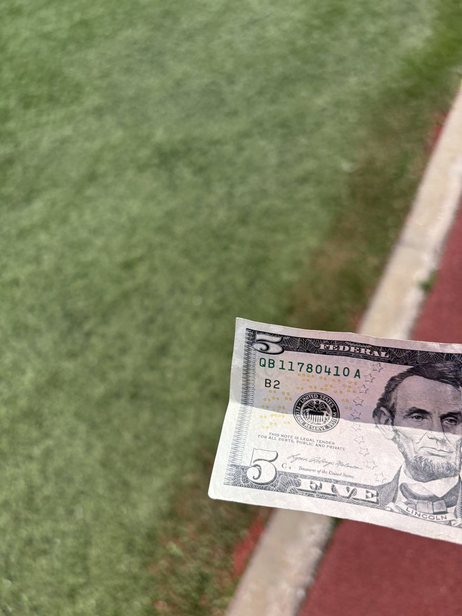 ToddRoberts1993's tweet image. substituting pe class again today. after the kids walk 6 laps today, they have a chance to win 5 dollars if they can kick a further fg that mr todd. does bv think todd gets his money snatched or does he boot the ball through the yellow forks? will report back
best wishes
punisher