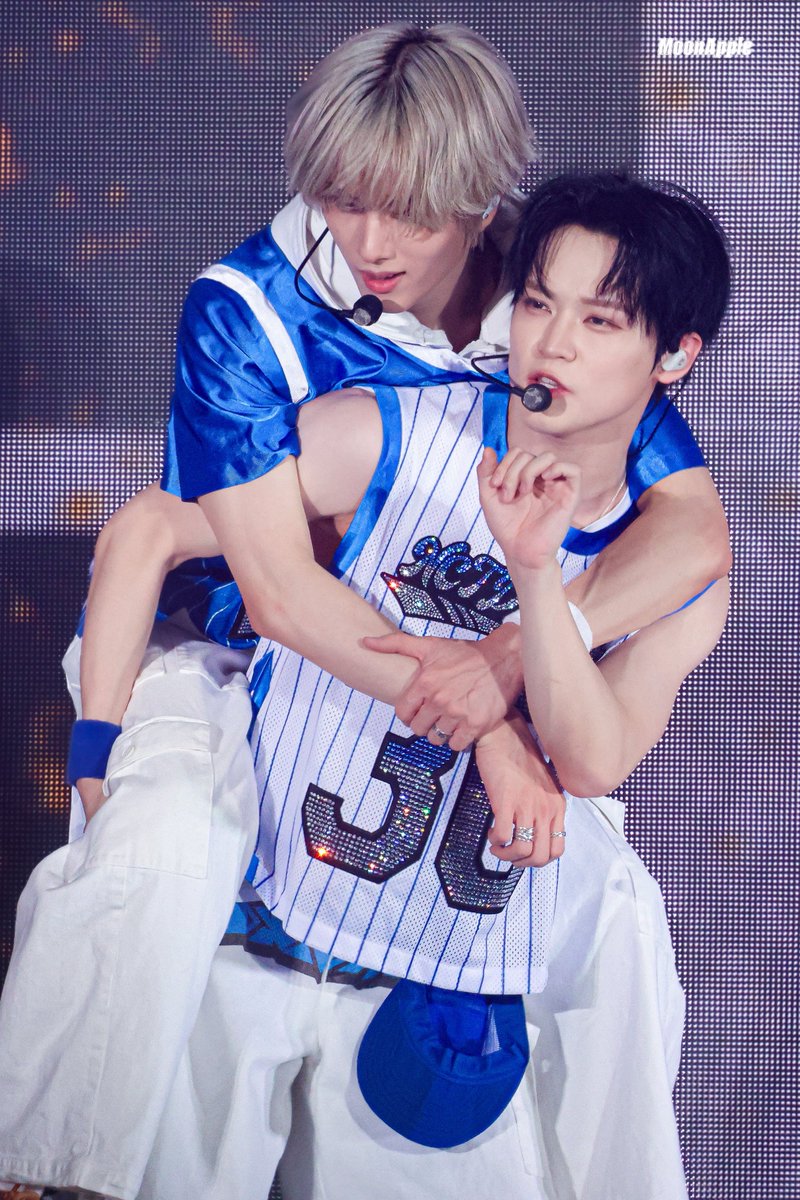 𝐌𝐨𝐨𝐧𝐀𝐩𝐩𝐥𝐞 tweet media