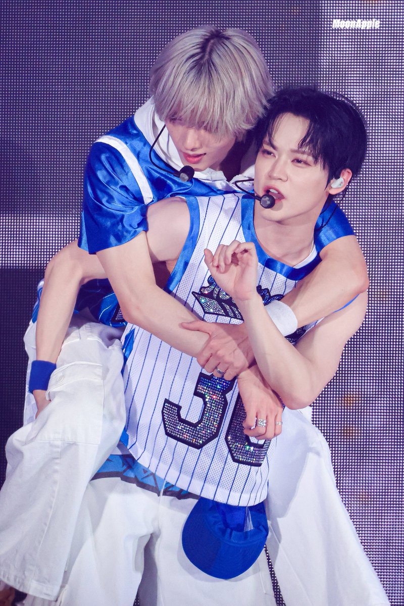 𝐌𝐨𝐨𝐧𝐀𝐩𝐩𝐥𝐞 tweet media