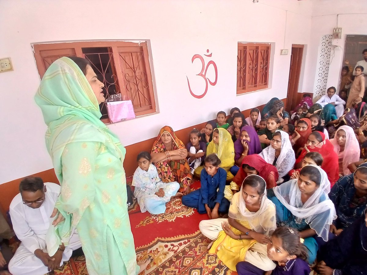 Nirmalkumar5359's tweet photo. CSC Rawalpindi organized an awareness and mentorship program in aakhani paro chelhar mithi, focusing on girls’ education and employment.The session also highlighted critical issues like forced religious conversions and child marriage,providing guidance on protecting girls’rights https://t.co/PcRpfhXUUg