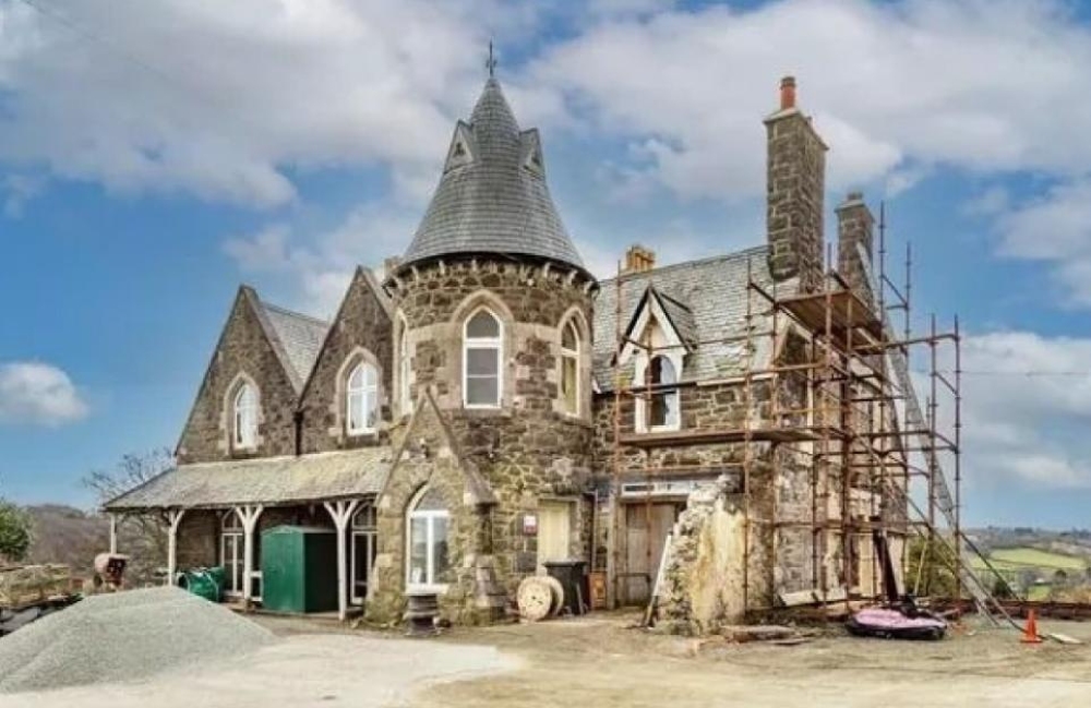 hbap1924's tweet image. CASEWORK UPDATE: Bryn Corach, #Conwy a striking Grade II Gothic villa. We support removing the 1963 hotel wing, but we're concerned about plans to replace original windows, doors and add a clashing garage. There's scope for sympathetic extensions instead.🏛️

Img: Planning app