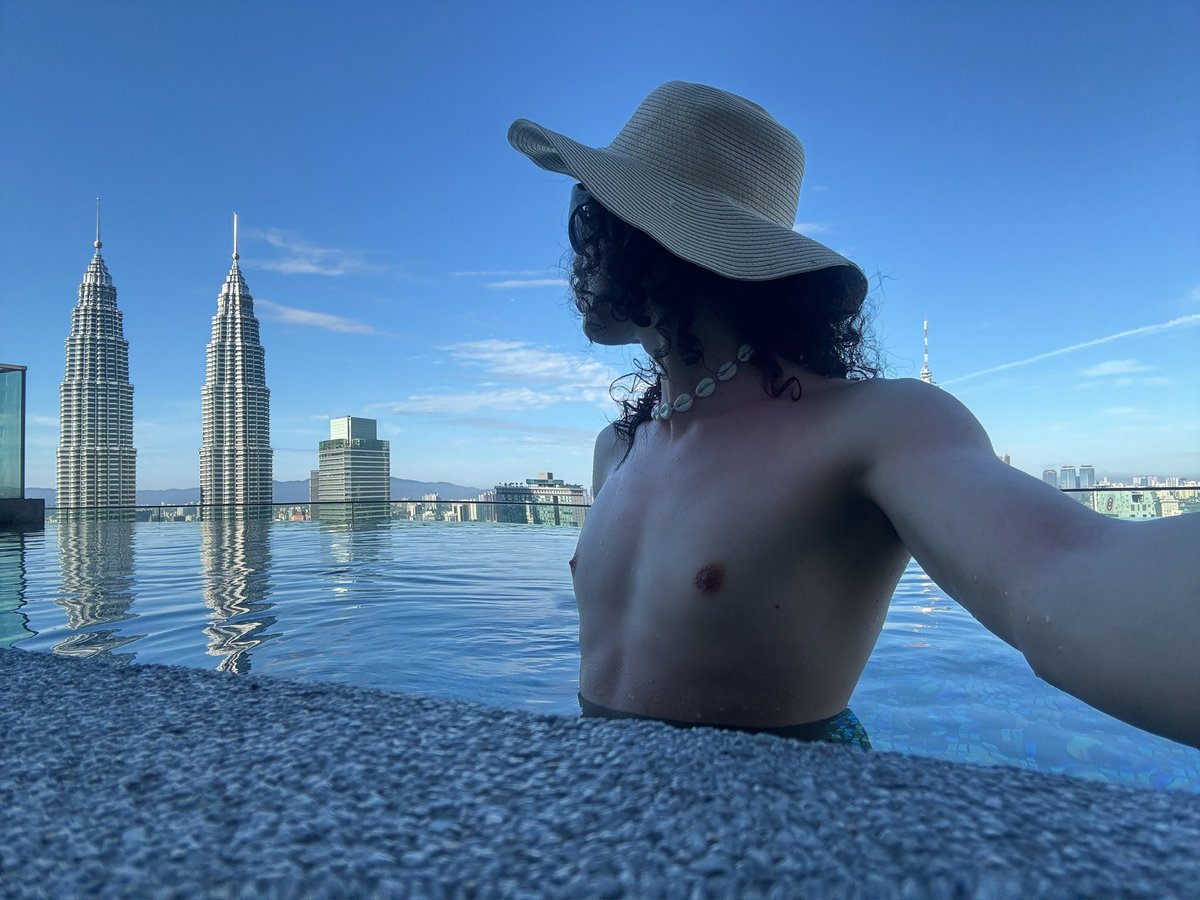 Elie إيلي tweet media