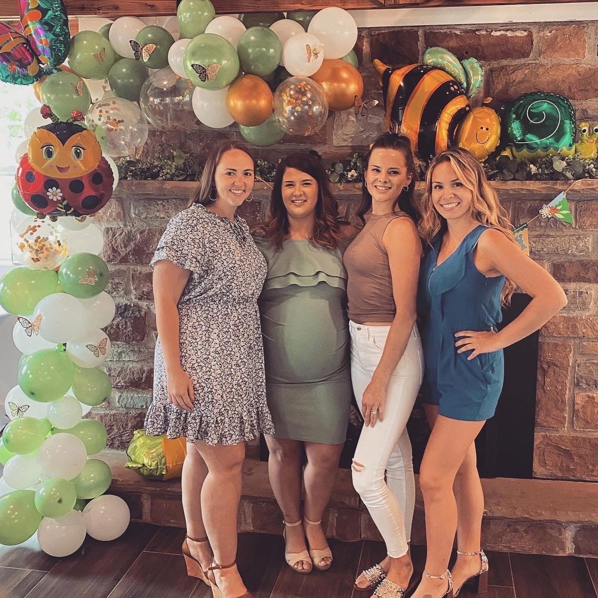 mother daughter tweet media