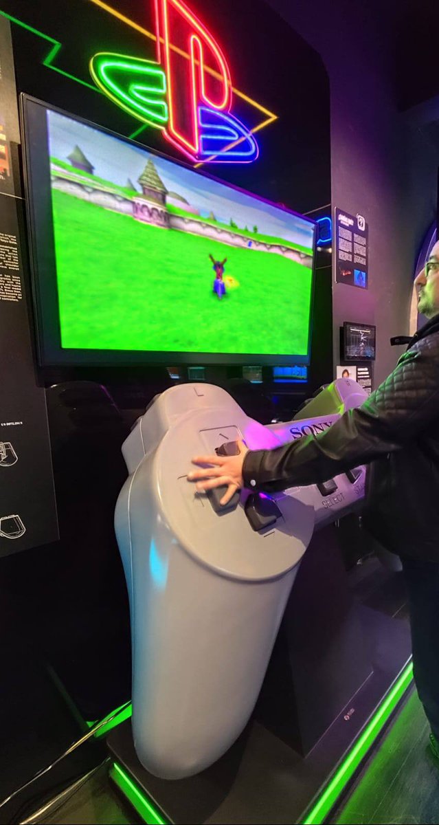 tripichurlo's tweet photo. Visitamos en @Madrid @OXO el museo del videojuego en la capital de @España. We visited OXO in Madrid, the video game museum in the capital of @spain . https://t.co/cujmUTPb6q