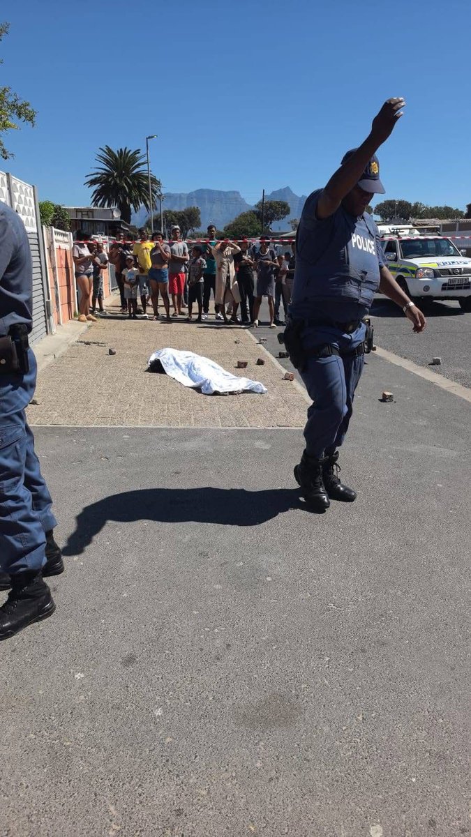 lnnocent191535's tweet photo. ๐จ Drive-by shooting in Manenberg: 2 people shot in Tousberg and Sugarloa areas. Stay safe, community!
#Manenberg
#DriveByShooting
#SafetyConcerns https://t.co/3d69UD5R3H