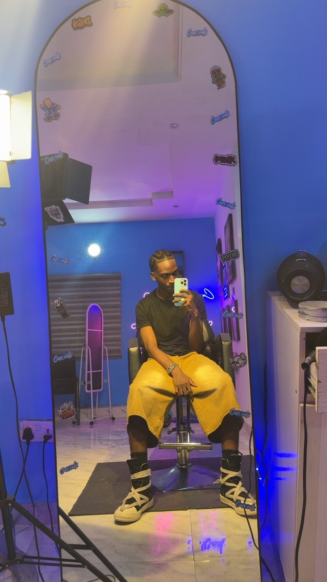 DIR SWITCH🎥 tweet media