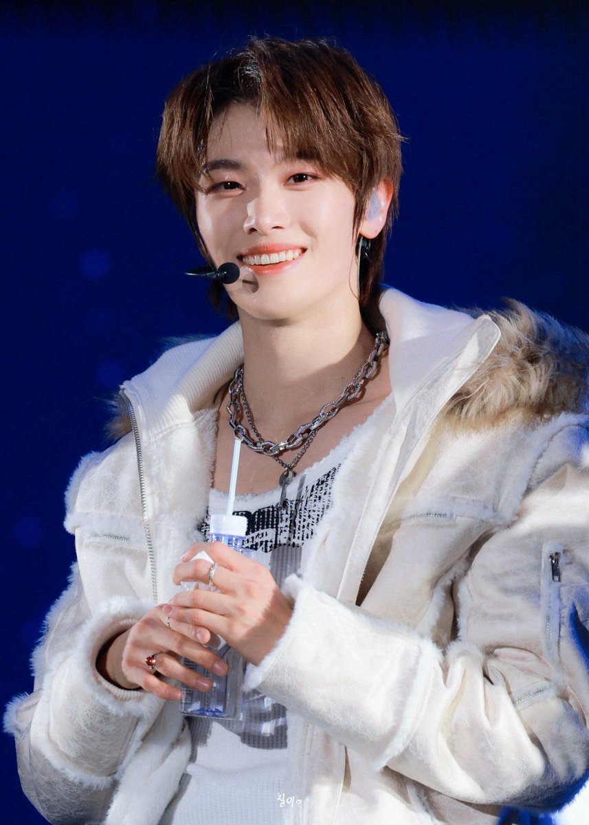 아인.. tweet media