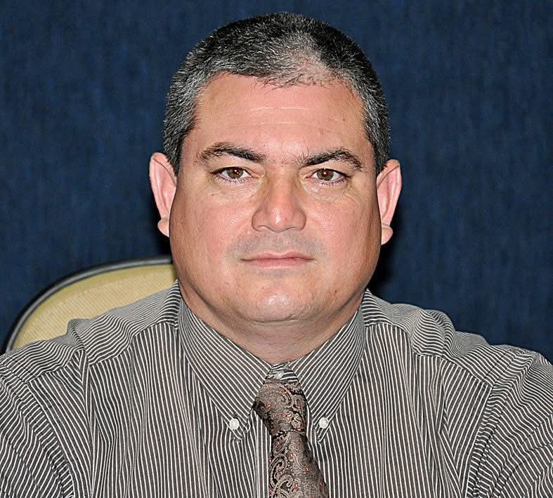 Francis970AM's tweet photo. DESCANSA EN PAZ AMIGO Y COLEGA Con profundo pesar informamos la partida del colega Félix Flor Merzario. Su fallecimiento se produjo en la madrugada de hoy. Se desempeñó como Jefe de Interior de ABC Color, colaboró con ADN Digital y fue fundador del medio digital El Informante. https://t.co/DCj3kHMdNr