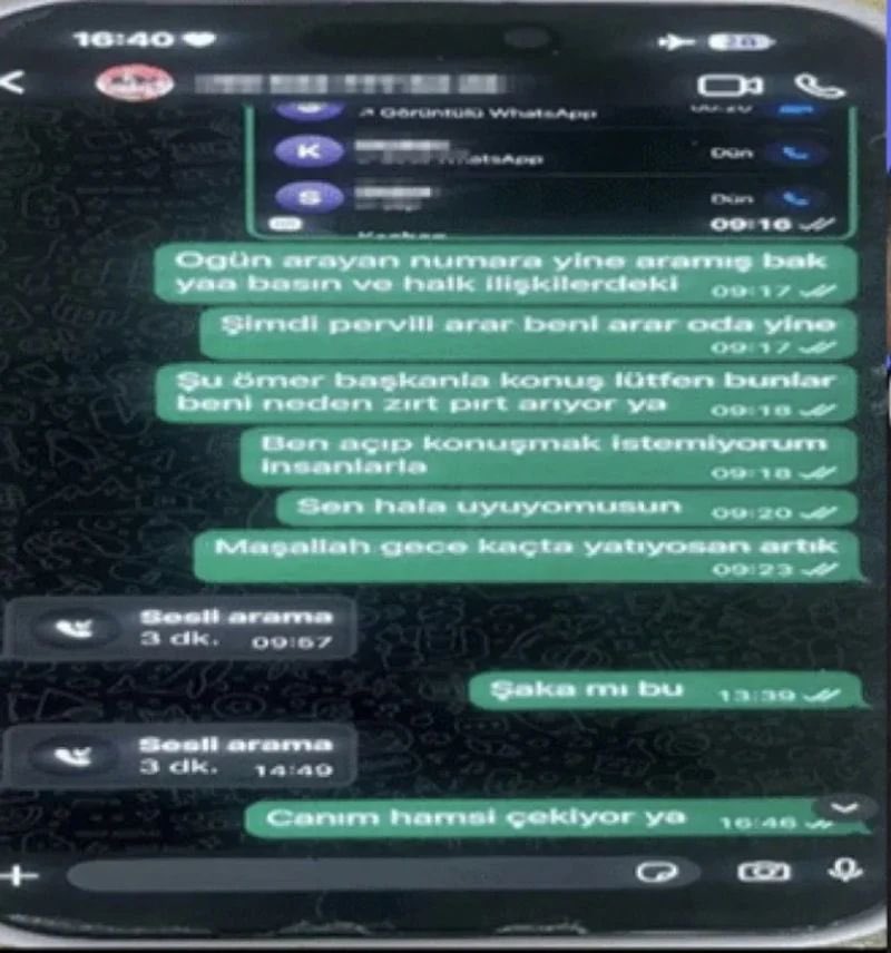 gundem7x24's tweet photo. 21 yaşındaki belediye çalışanı “iki numaralı” sevgilisiyle birlikteyken Ankara’da otel odasında gözaltına alınan Uşak Belediye Başkanı Özkan Yalım’ın “bir numaralı” sevgilisi olan ve Koacaeli’nde yaşayan A.A’yı Bornova Belediyesin’de işe soktuğu ortaya çıkmıştı

Yalım’a attığı “aşkım işe gitmeme gerek var mı?” mesajları ortaya çıkan  A.A. hakkında konuşan Bornova Belediye Başkanı kamu zararını kendi karşılayacağını açıkladı:

Bu münferit hatanın sorumluluğunu kabul ediyorum. 

Kamu kaynaklarını korumaya olan bağlılığımız nedeniyle bu kişinin belediyemizde çalıştığı 5 ay 8 günlük süre kapsamında doğacak tüm kamu zararı Bornova Belediyesine tarafımızca iade edilecektir.