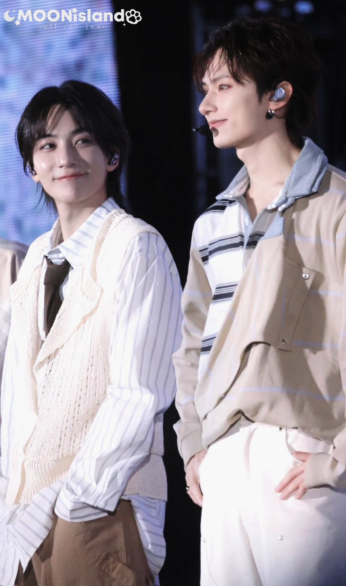 Moon Island tweet media