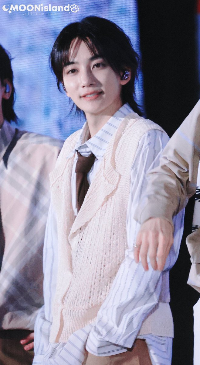 Moon Island tweet media