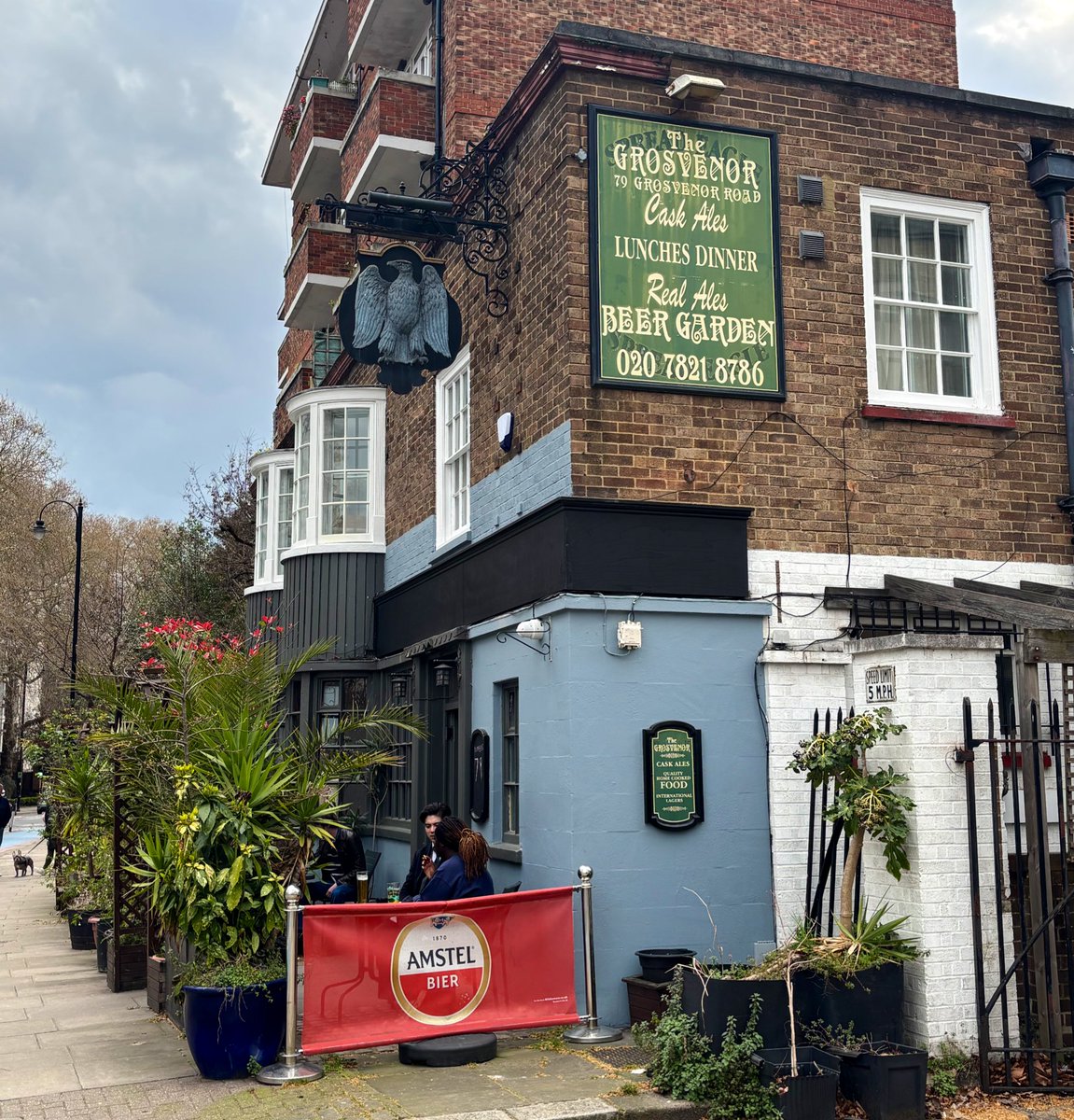 LondonPubMap's tweet image. A post-work pint at The Grosvenor in Pimlico. Haven’t been in for around 5 years— not much has changed, apart from a few model ships being removed. #pimlico #pub